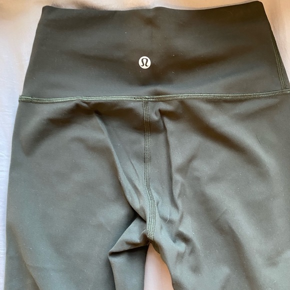 Assorted Lululemon Clothing- perfect condition - Picture 4 of 9